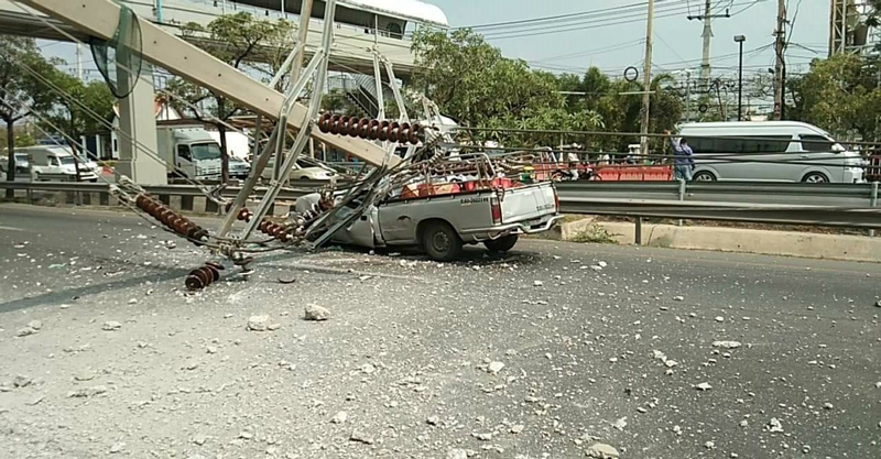 อีฟ สาวซิ่งชนเสาไฟล้ม 15 ต้น