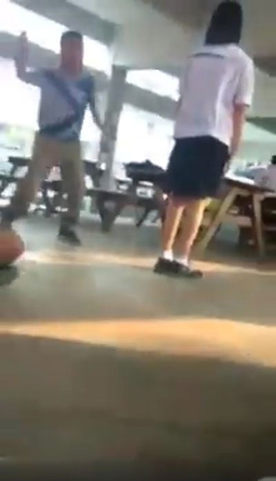 ครูตีนักเรียน