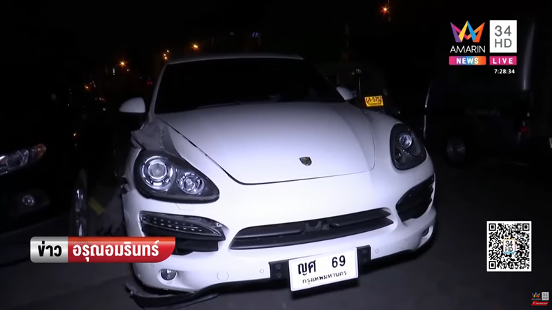 รถปอร์เช่ ใบเฟิร์น พริตตี้เงินล้าน ถูกเก๋งพุ่งข้ามเลนชน 