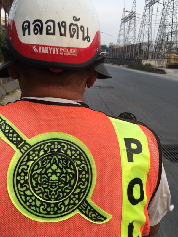 คิดว่าตำรวจเป็นวินมอเตอร์ไซค์