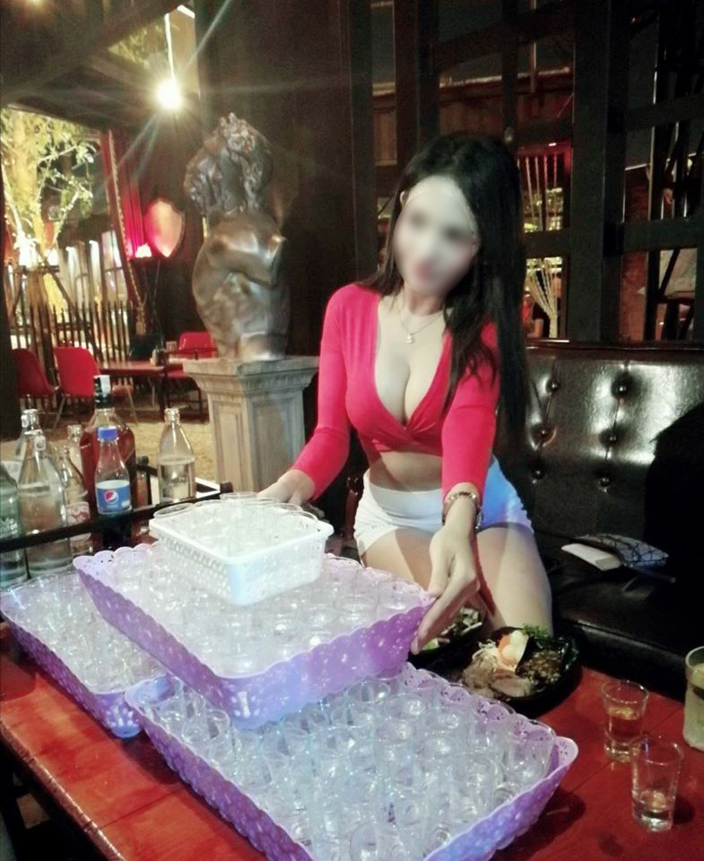 พีอาร์สาวคอแข็งมาก