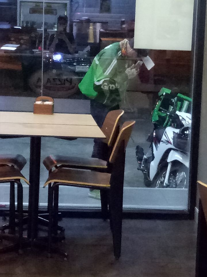ลูกค้าเท Grab Food