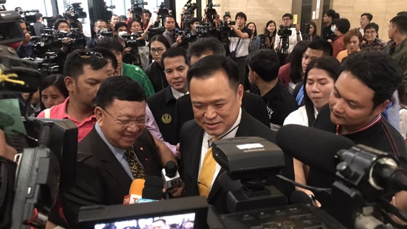 วิรัช พันธุมะผล ย้ายพรรค