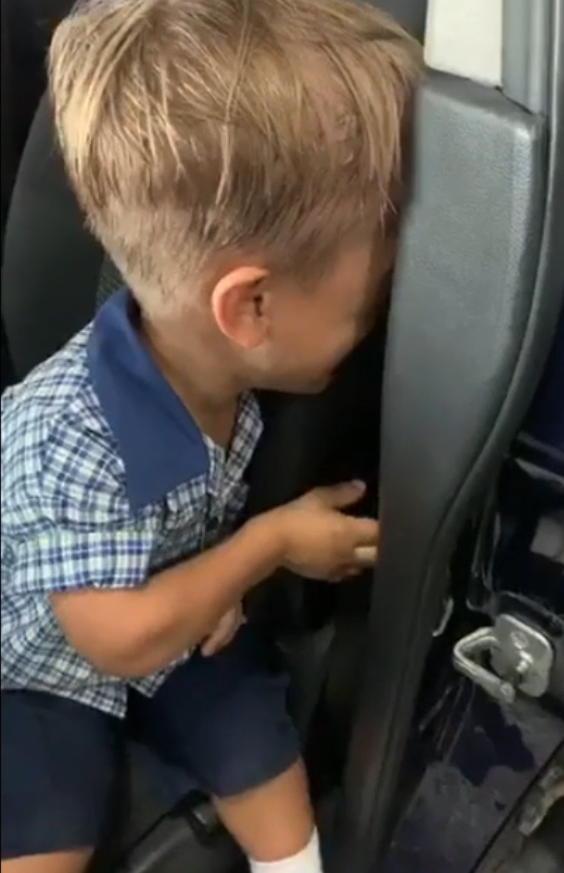 เด็กแคระร่ำไห้อยากตายหลังถูกรุมบุลลี่