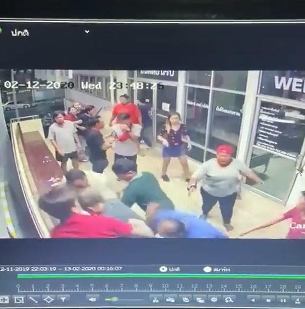 โจ๋กระทืบกันหน้าโรงพัก