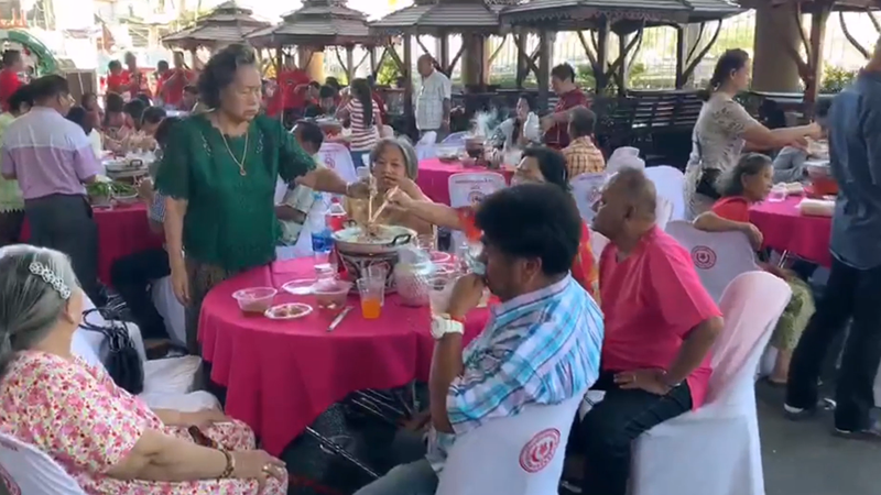 เลี้ยงหมูกระทะในงานแต่ง