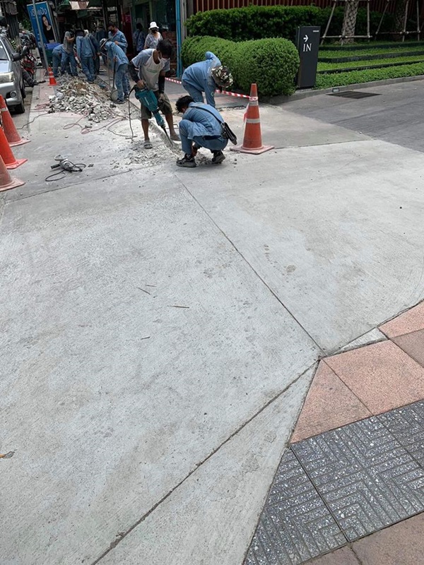 ฟุตปาธ สะพานควาย