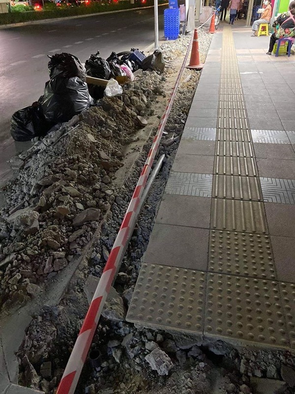 ฟุตปาธ สะพานควาย