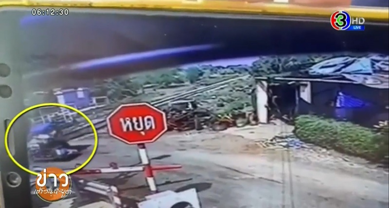 รถไฟชนรถพ่วงข้าง