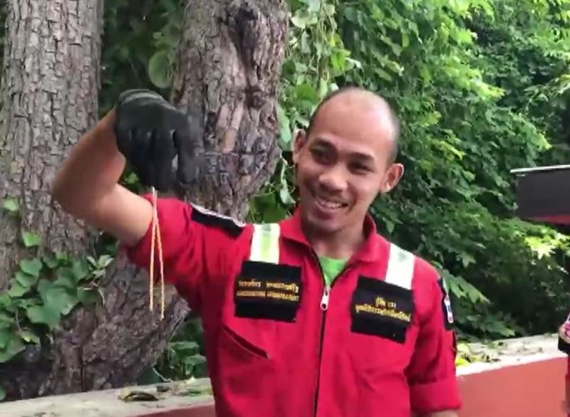 ลิงเขาสามมุข วิ่งราวสร้อยทอง