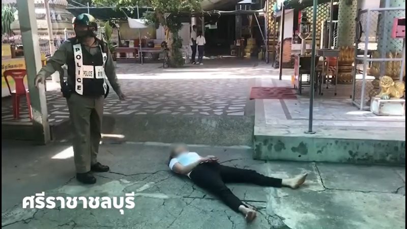 สาวแก้ผ้าวิ่งรอบวัด