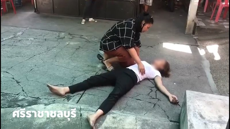 สาวแก้ผ้าวิ่งรอบวัด