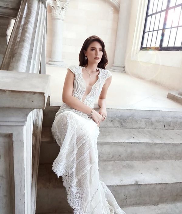 มารีญา พูลเลิศลาภ