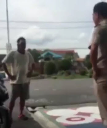 ครูตีนักเรียน