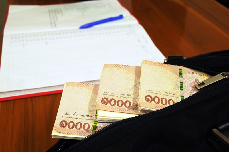 ข่าวเงินใต้โต๊ะ