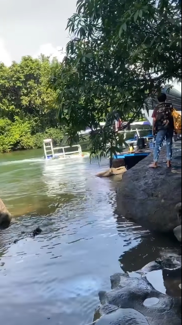 ข่าวนักท่องเที่ยวสละแพขึ้นบกหนีตาย