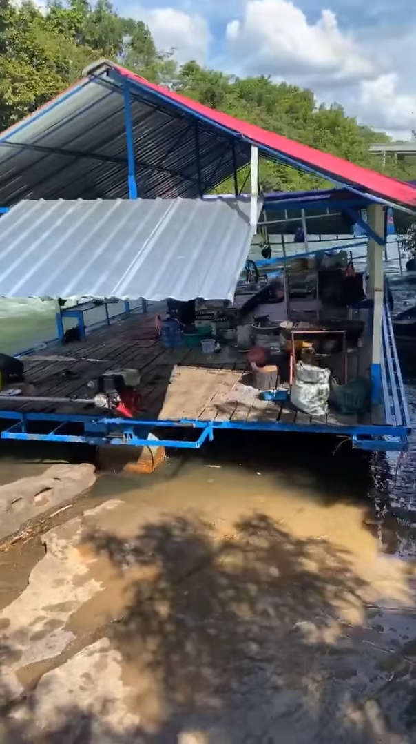 ข่าวนักท่องเที่ยวสละแพขึ้นบกหนีตาย