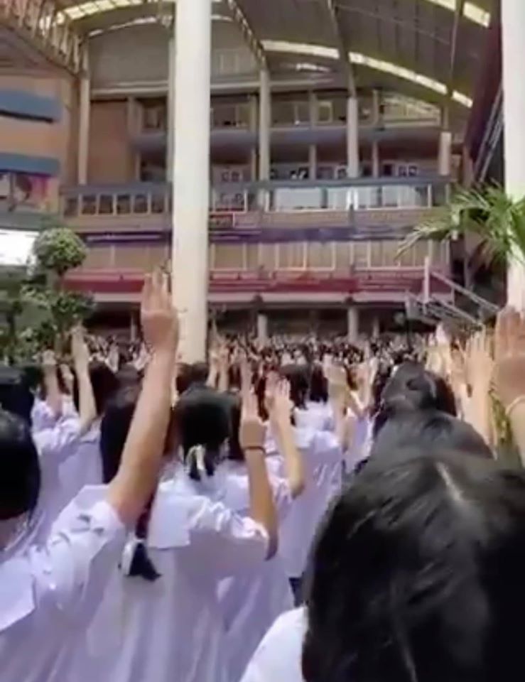 #ผูกโบว์ขาวต้านเผด็จการ