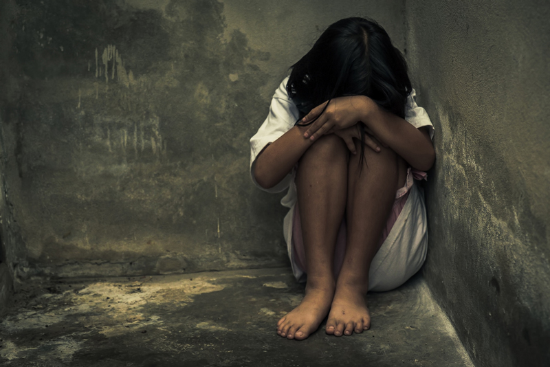 พ่อข่มขืนลูกสาว