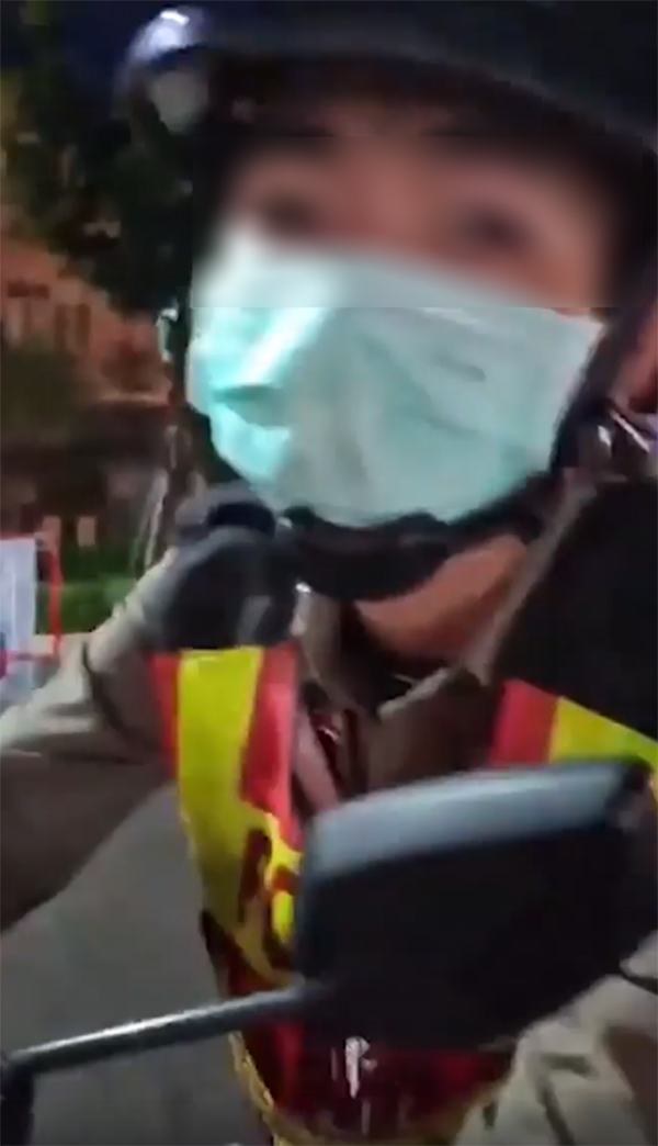 ลีน่า จัง ไลฟ์ด่าตำรวจ