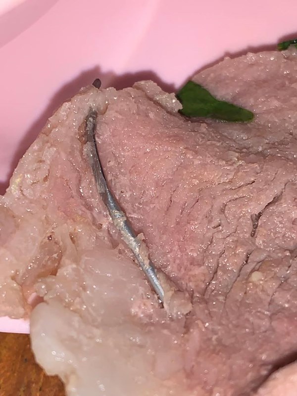 เจอเข็มฉีดยาในหมูกระทะ