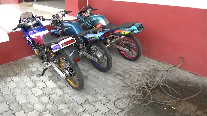 รถจักยานยนต์ชนเชือกสลิง