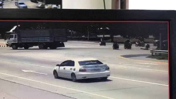 รถจักยานยนต์ชนเชือกสลิง