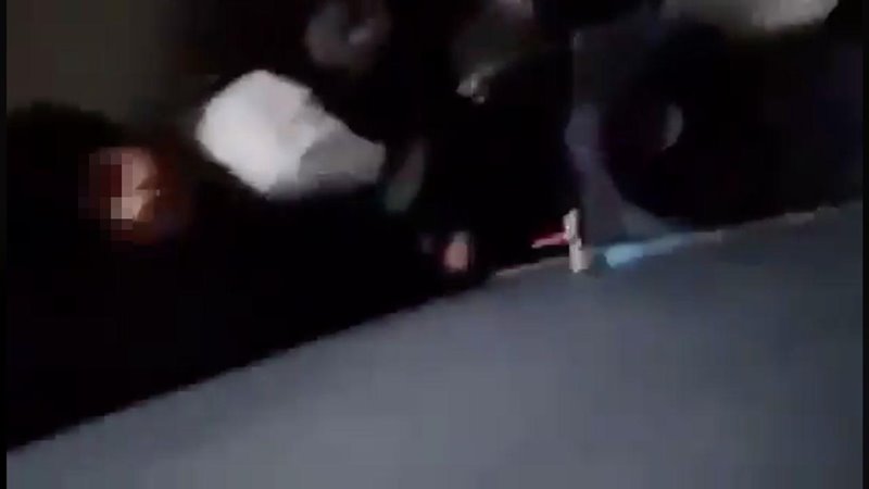 วัยรุ่นนัดมีเซ็กส์ในห้องน้ำสาธารณะ