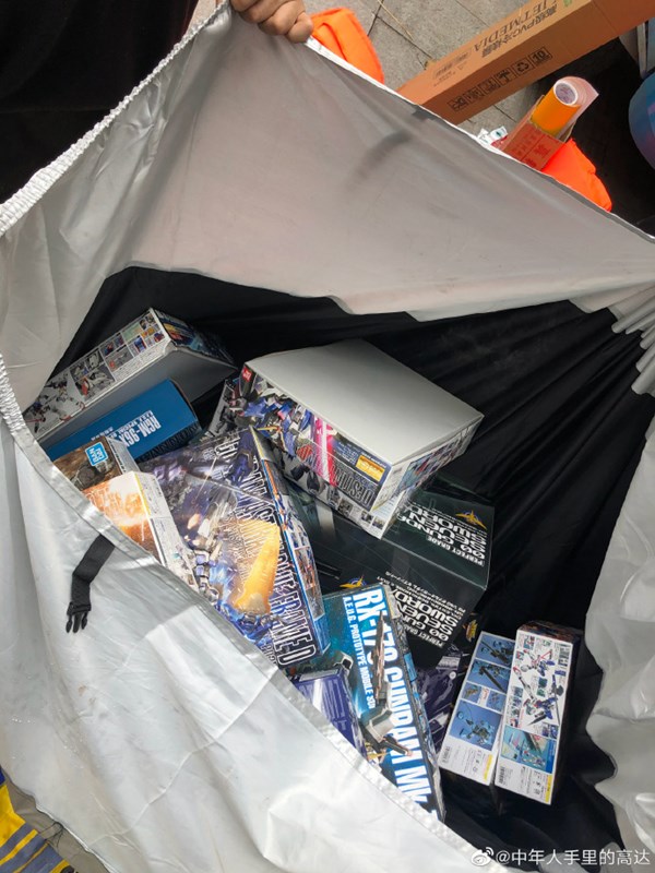 เสี่ยงตายเพื่อกันดั้มสามี