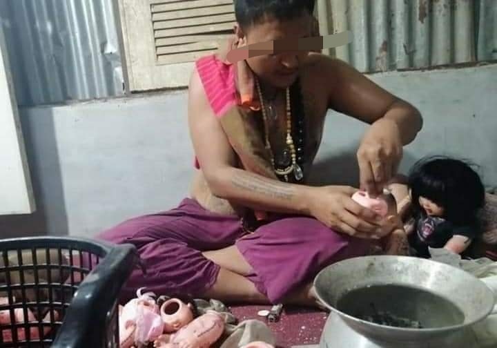 ตุ๊กตากุมารยัดกระดูกคน