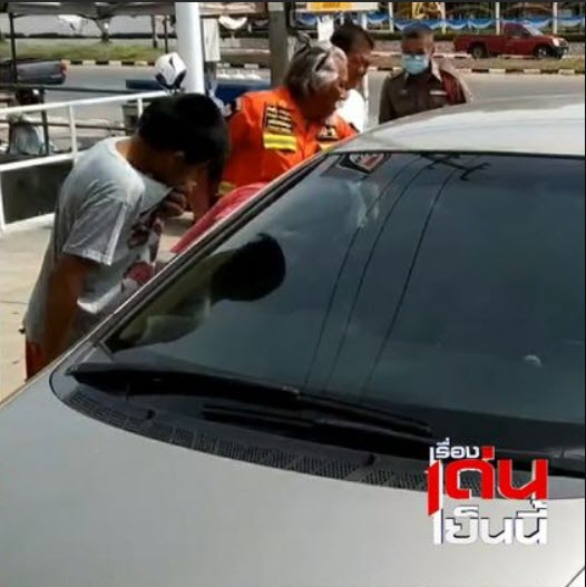 เด็กติดในรถ