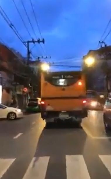 รถเมล์ซิ่ง