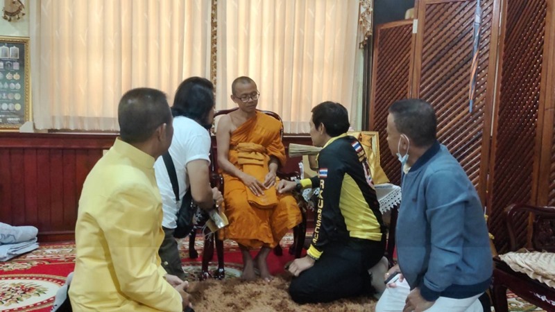 บิณฑ์ เอกพันธ์ ขอขมาเจ้าอาวาสวัดเจดีย์