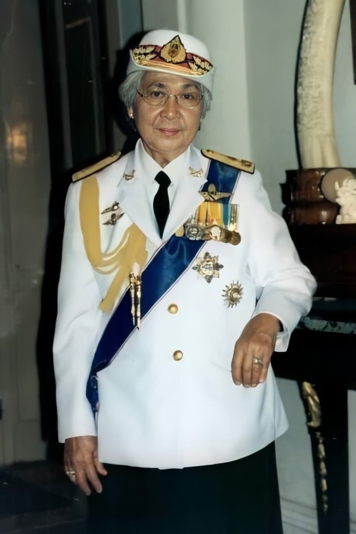 พลเอกหญิง ท่านผู้หญิงอภิรดี ยิ่งเจริญ