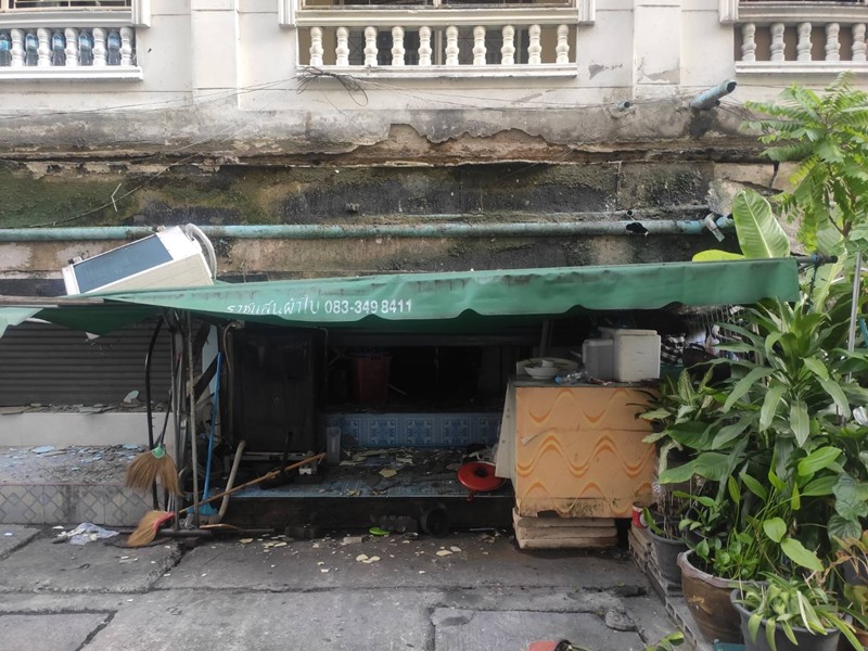 ระเบียงถล่ม