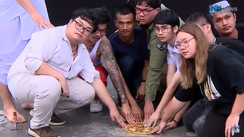 หมุดคณะราษฎร