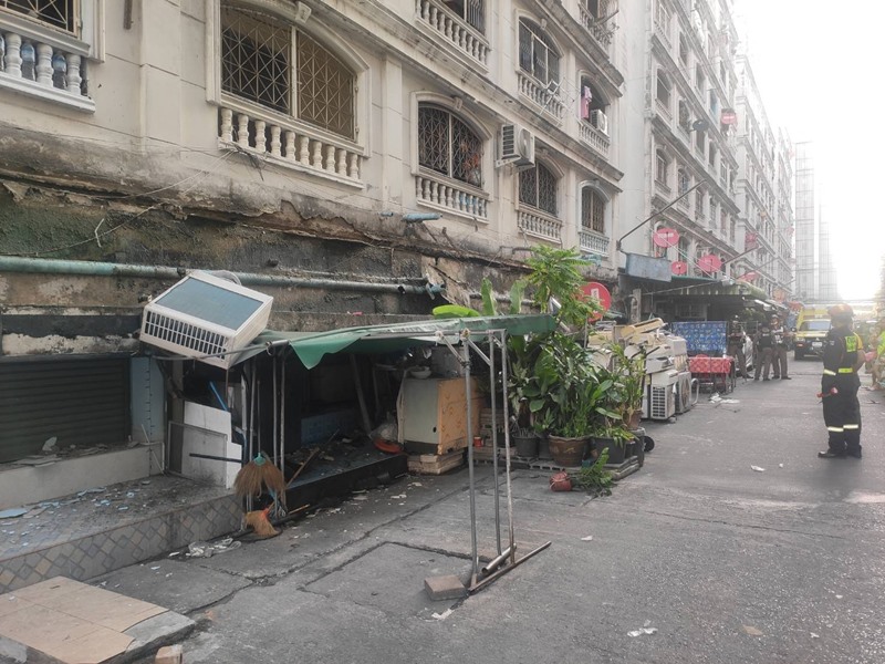 ระเบียงถล่ม