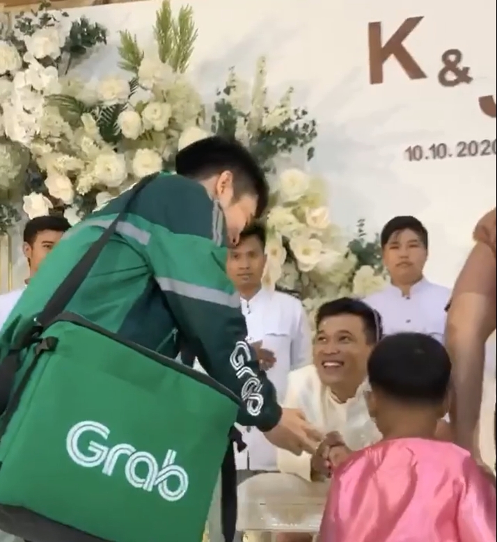 ชุดร่วมงานแต่งธีมขาว-เขียว