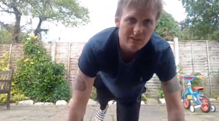 โชว์ท้าตาย