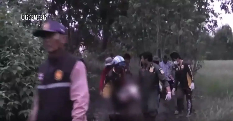 รถไถเหยียบระเบิด