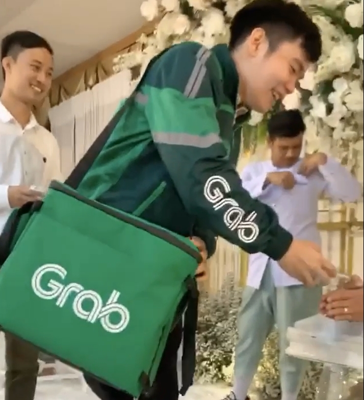 ชุดร่วมงานแต่งธีมขาว-เขียว