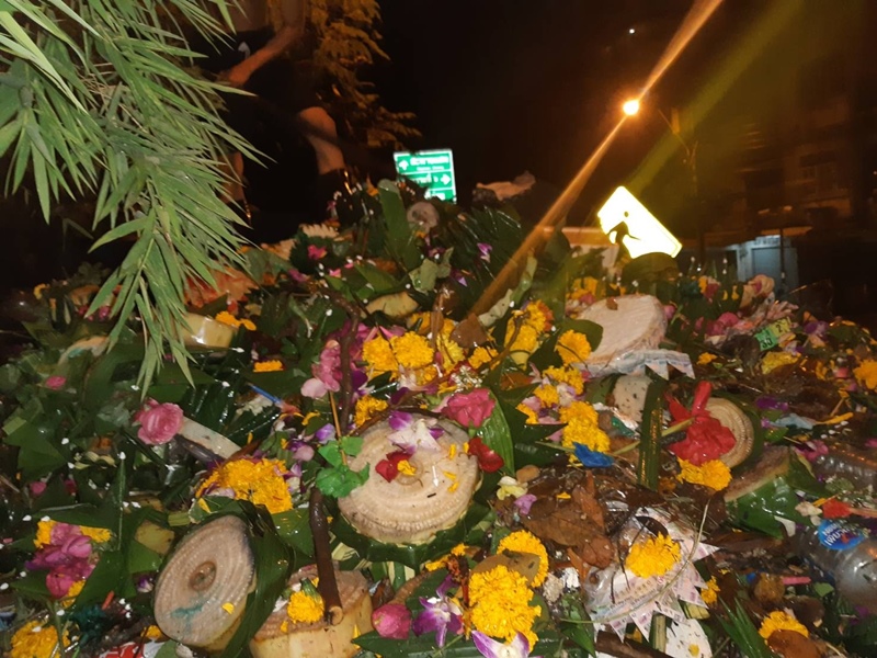 เก็บซากกระทง