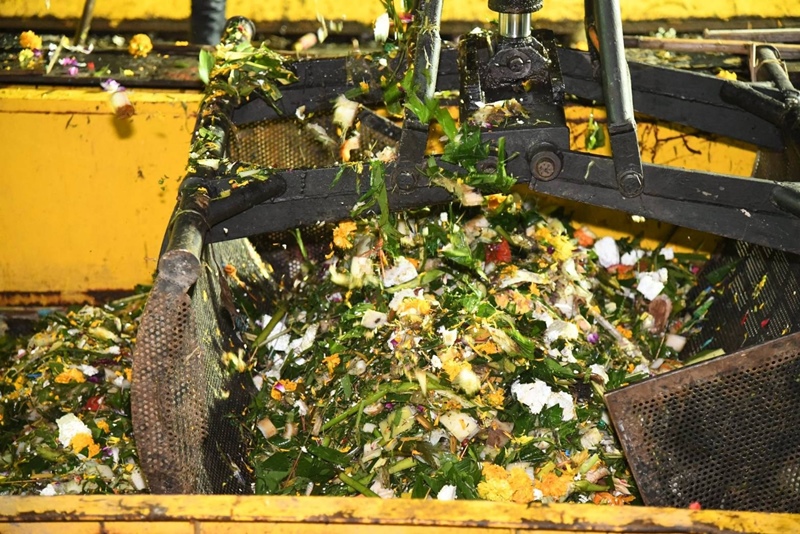 เก็บซากกระทง