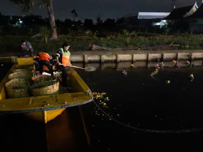 เก็บซากกระทง