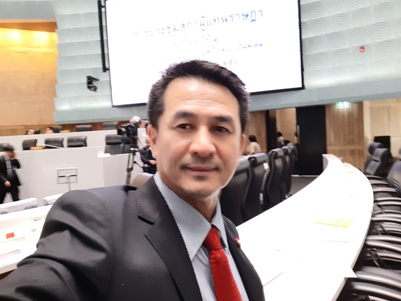 ชลน่าน ศรีแก้ว