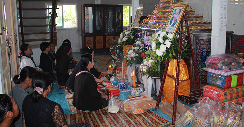 เหยื่อรถบัสชนรถไฟ