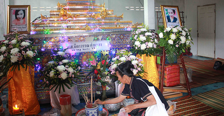 เหยื่อรถบัสชนรถไฟ