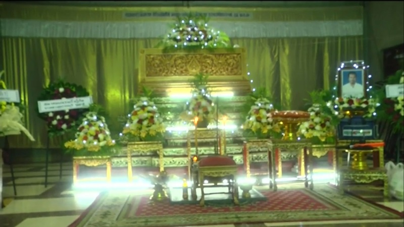 โคโยตี้เต้นหน้าศพ