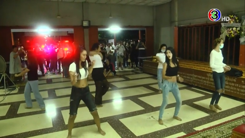 โคโยตี้เต้นหน้าศพ