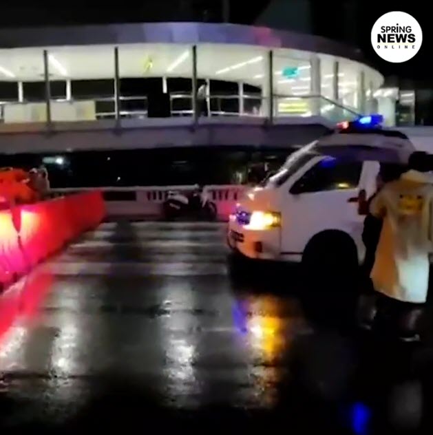 ตำรวจตั้งด่านขวางรถพยาบาล